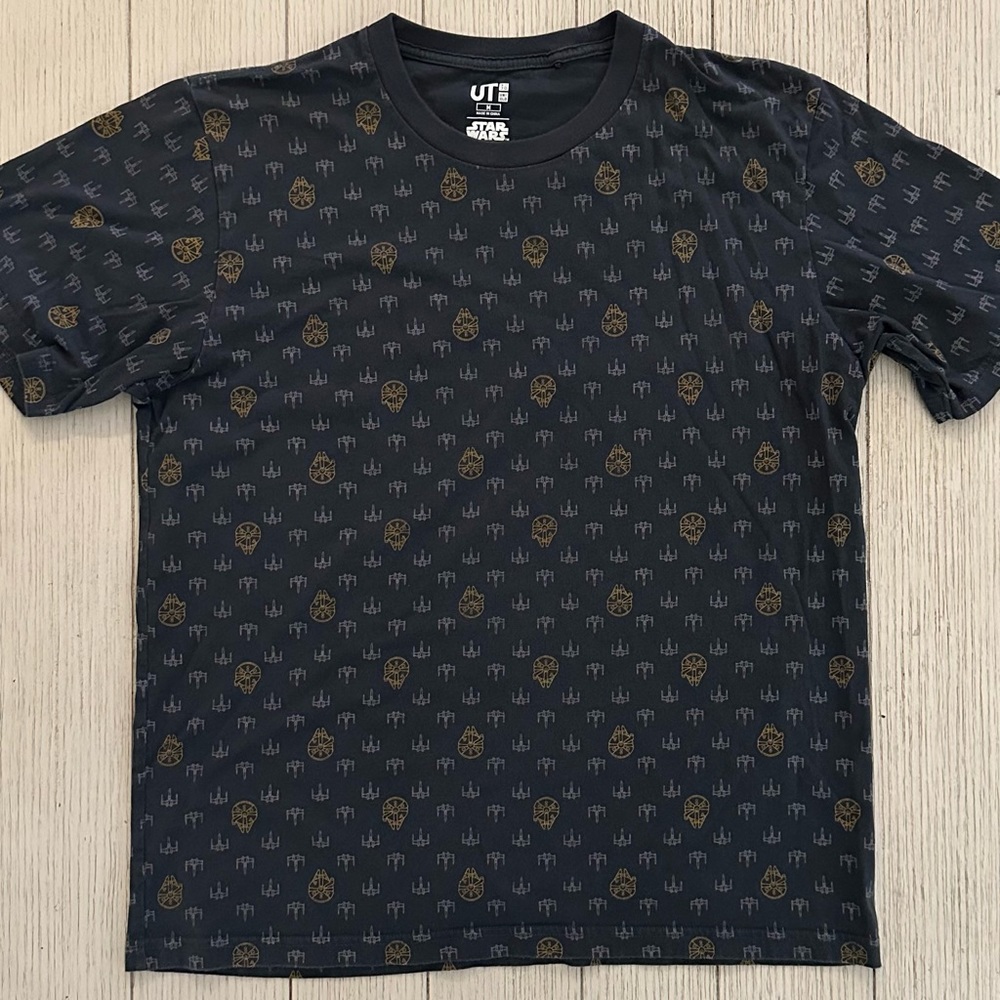 UT Star Wars Millennium Falcon X-Wing Fighter Navy T-shirt, size Medium